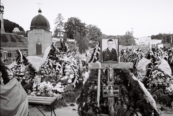Graves-of-Ukrainian-Soldiers-Killed-Fighting-Russian-Invasion-2014-15-Lychakivskij-Tsvyntar-Lviv-2015-2015259-27A