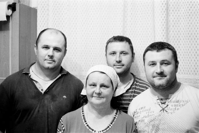 Halja-with-Sons-Sjarhjej-Mikalaj-Leanid-Azdamichy-2019-2019164b-27A