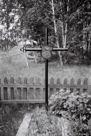 Crosses of Belarus XVI, Jefim Jefimavich Pjetrovski, His Wife, and Their Four Children, Shot in 1942, Pinsk-Bjares'tsje Highway 2013, 2013180a-13A