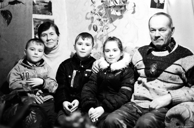 Ljuda's Parents Natalja and Vasil' with Three of Their Grandchildren (Three of Ljuda and Ivan's Children) Mats'vjej, Jahor and Chesa, Tsjerablichy 2017, 2017025a-5A