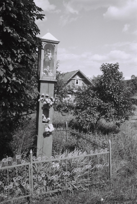 Roadside-Shrine-to-St.-Anthony-of-Padua-Tsatski-2014-2014247-32A