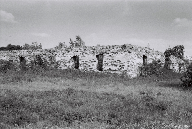 Ruins-of-18th19th-Cent.-Inn-Hirevichy-2018-2018223b_04A