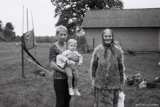 Belarus in Faces CLVI, Three Generations, Panjamon' 2015, F1160001(2015155a-