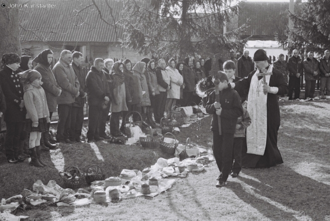 blessing-of-easter-bread-holy-saturday-azdamichy-2010-2010048-21a