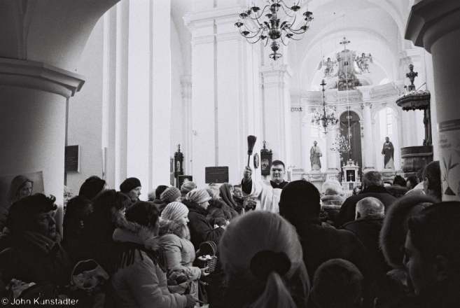 blessing-of-easter-bread-iuje-2013-f11200182013063