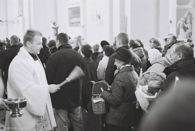 blessing-of-easter-bread-mjensk-cathedral-2012-2012060-16a