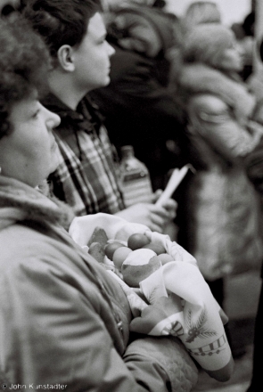 blessing-of-easter-eggs-and-bread-cathedral-of-the-blessed-virgin-mary-mjensk-2012-2012060-22a2