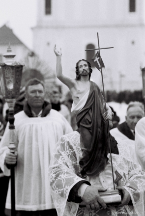 easter-morning-procession-iuje-f11100032013067b