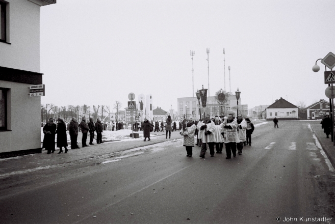 easter-morning-procession-iuje-f11500272013066b