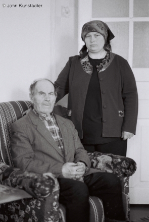 granddad-ivan-with-daughter-katsjaryna-tsjerablichy-2010