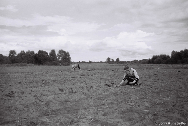 harvesting-potatoes-tsjerablichy-2013-2013311-07
