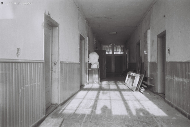lenin-in-the-corner-primary-school-kamjenka-2013-f11100172013022