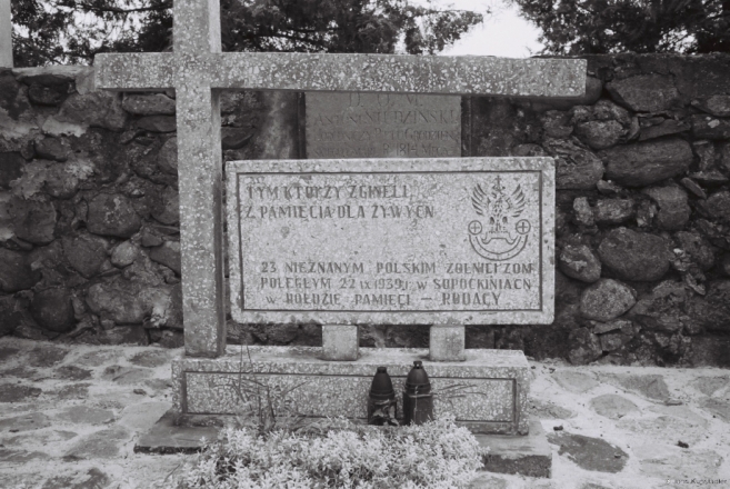 memorial-to-unknown-polish-soldiers-sapotskin-2009