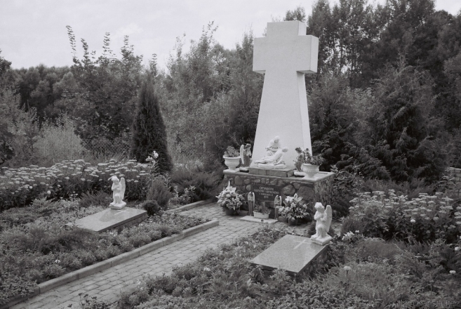 memorial-to-victims-of-fascism-communism-vojstam-2012-2012230-11a