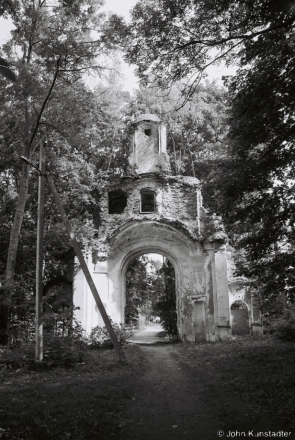 neglected-patrimony-ii-main-gate-damjejki-estate-sittsy-2011