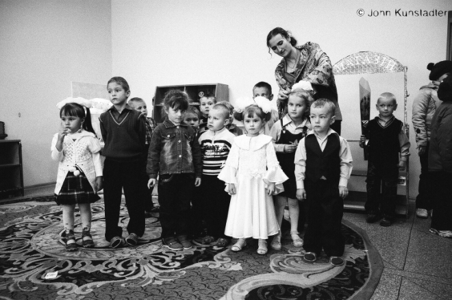 preparing-for-the-performance-tsjerablichy-kindergarten-2011