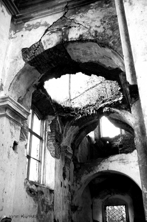 ruined-church-of-the-virgin-mary-smaljany-2010