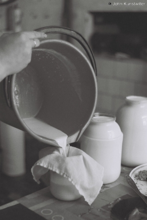 straining-freshly-given-milk-tsjerablichy-2012-f10400012012020-0