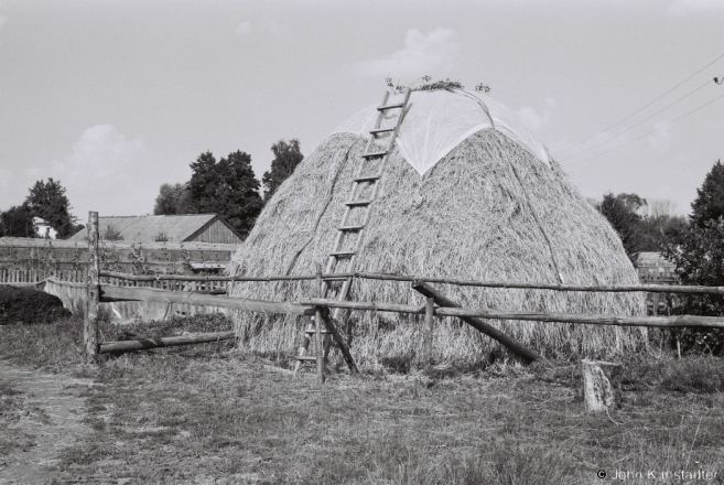 two-ton-plus-haystack-tsjerablichy-2012-2012204-f1120026